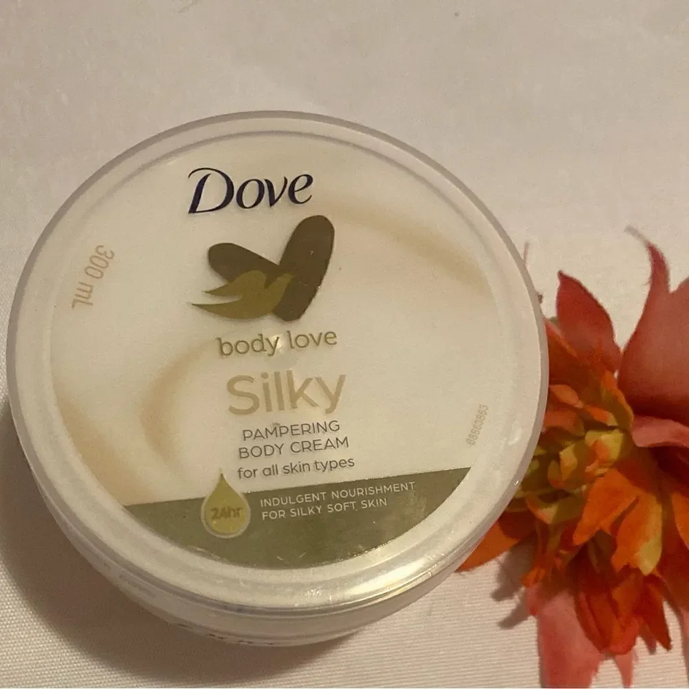 🛍️Dove Body  Love Silky 💖Pampering Body Cream for All Skin Types 300ML💥